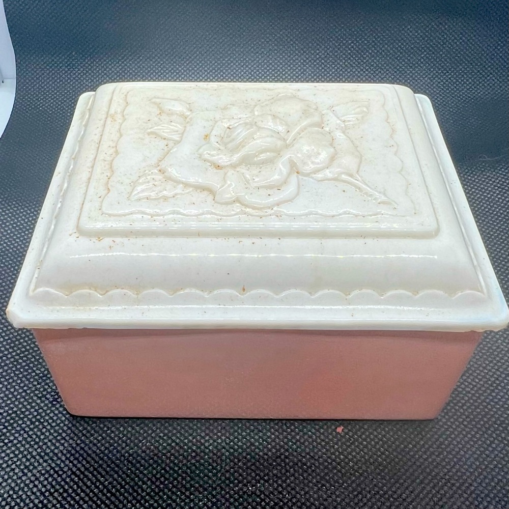 🎉Vintage🎉 Fire King Rose Colored Powder Box